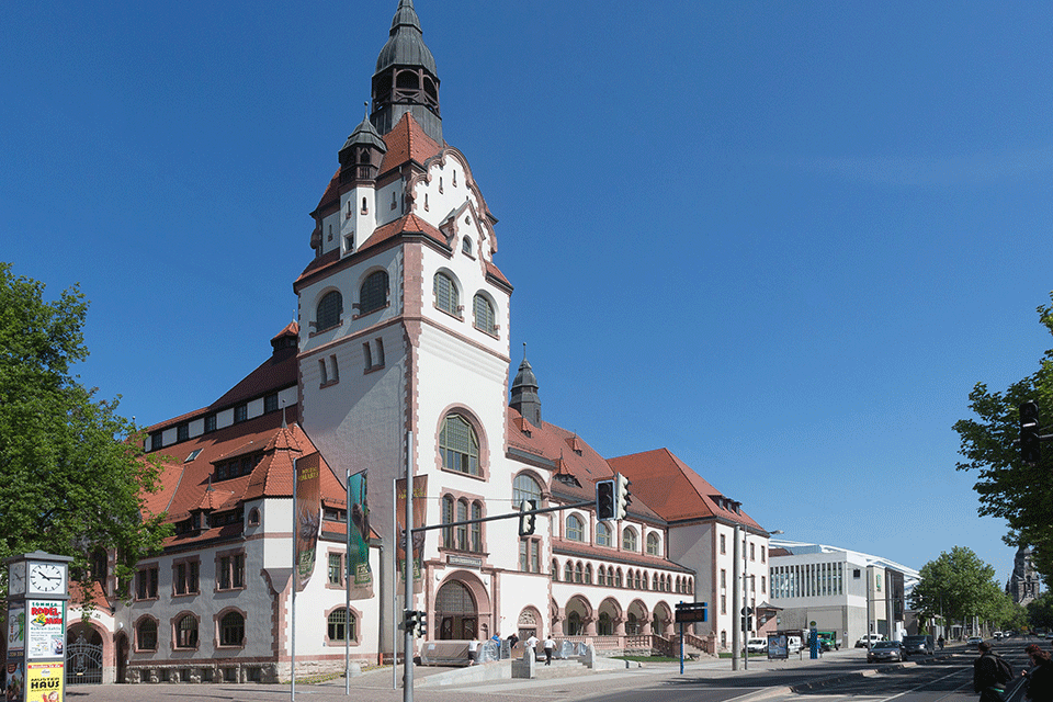 01_KONGRESSHALLE_Aussenansicht